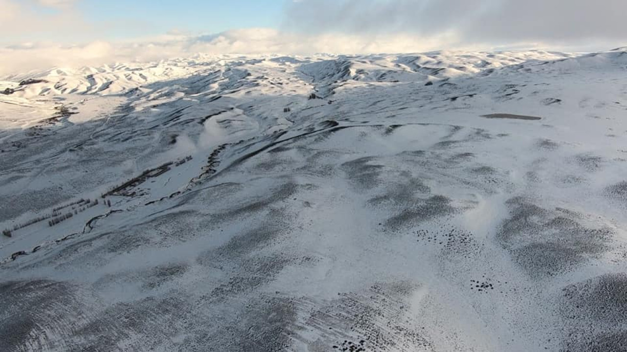 Un piloto aterrizó de emergencia sobre una laguna congelada en Chubut