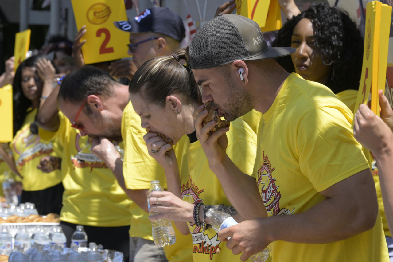 Concurso de hamburguesas en Estados Unidos. Foto: EFE.