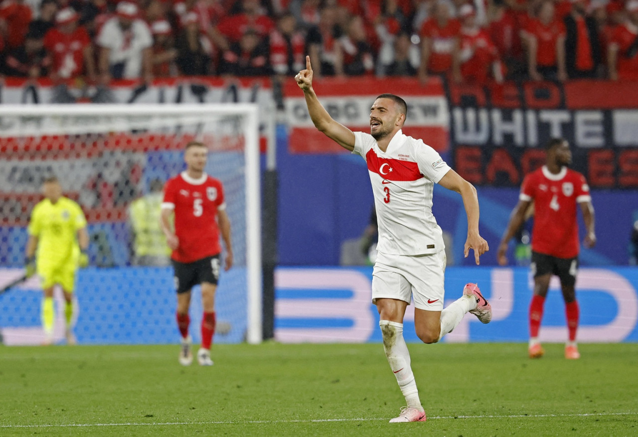 Merih Demiral con la Selección de Turquía en la Eurocopa. Foto: Reuters