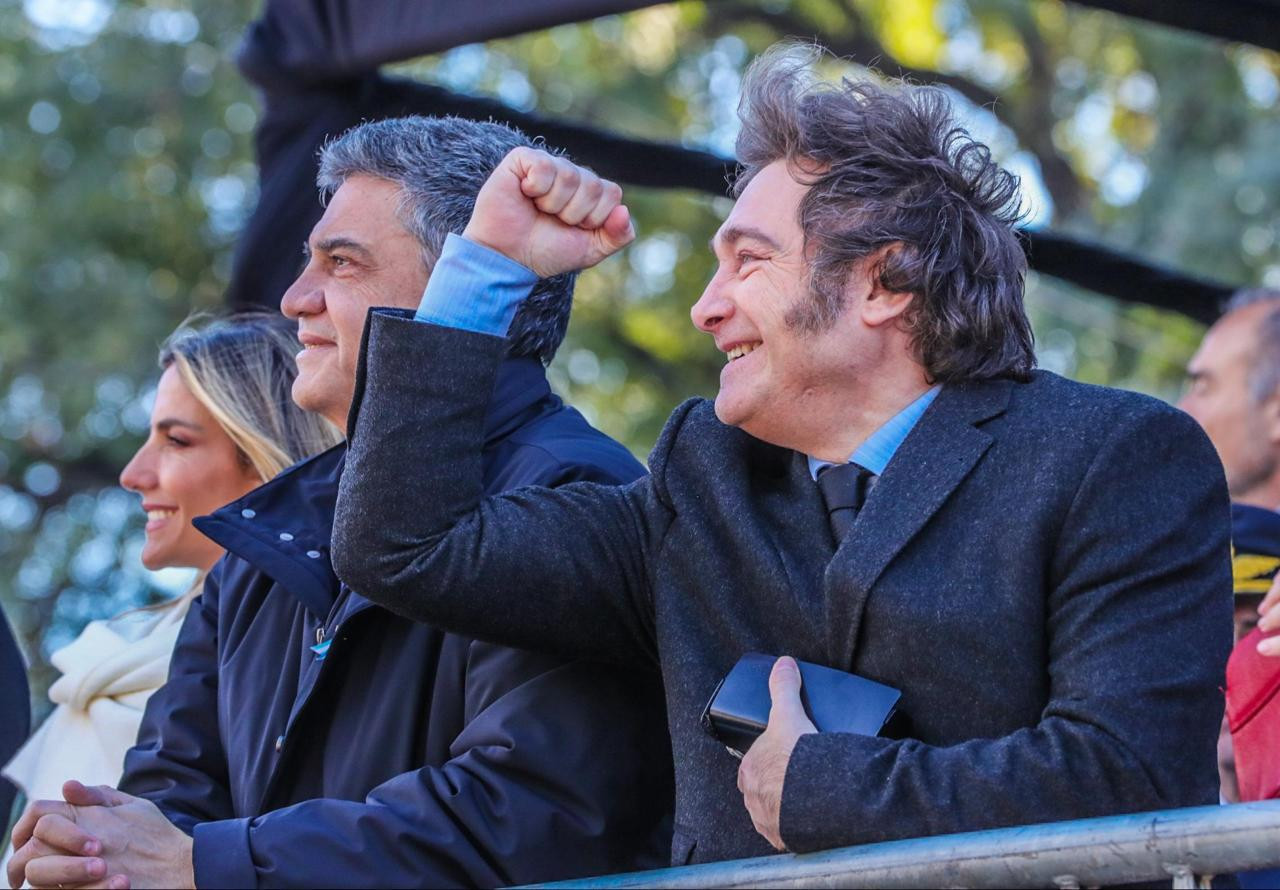 Javier Milei y Jorge Macri en el desfile militar por el 9 de julio. Foto: Presidencia.