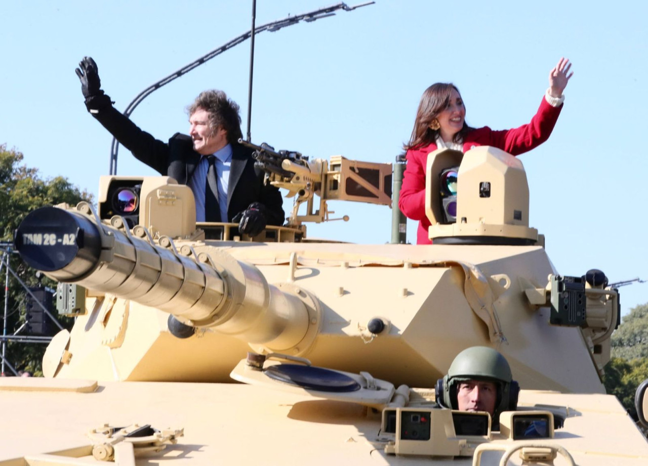 Javier Milei y Victoria Villarruel durante el desfile militar por el 9 de julio. Foto: Presidencia