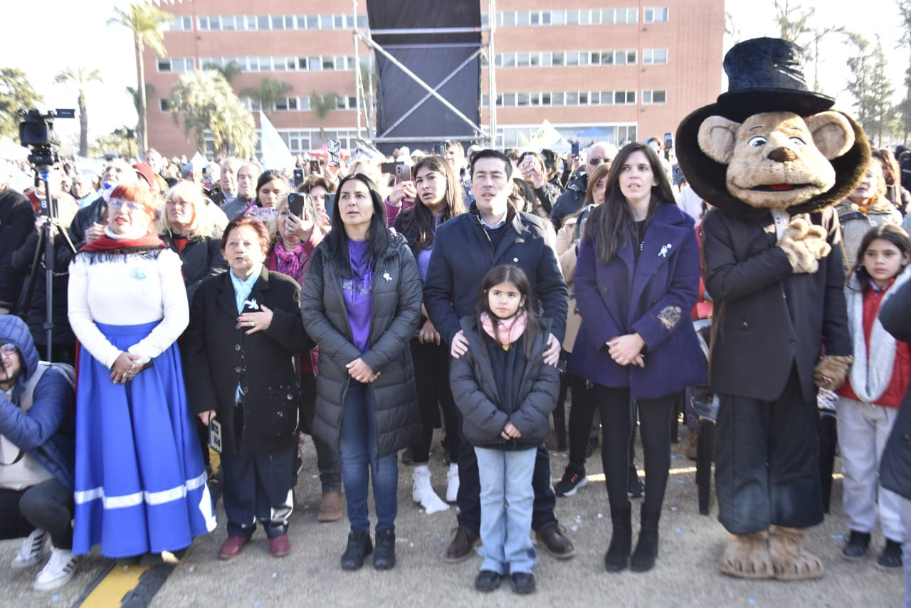 Las familias malvinenses celebraron los 208 años de independencia.