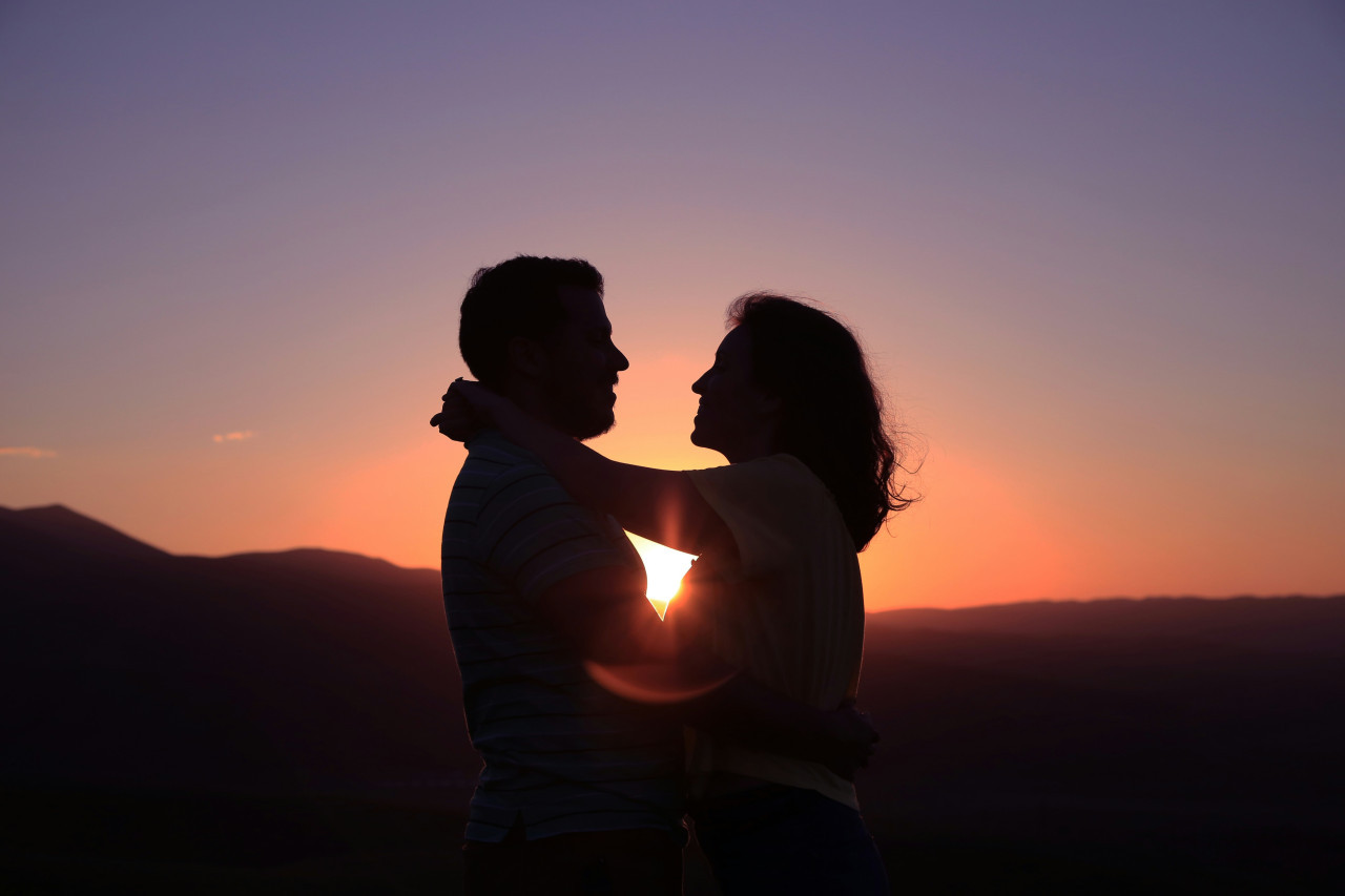 Pareja, amor, vínculo, relación. Foto Unsplash.