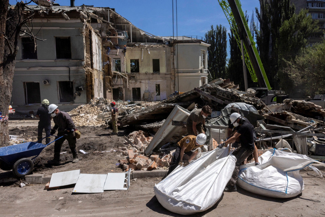 Daños en el hospital infantil en Ucrania que atacó Rusia. Foto: Reuters.