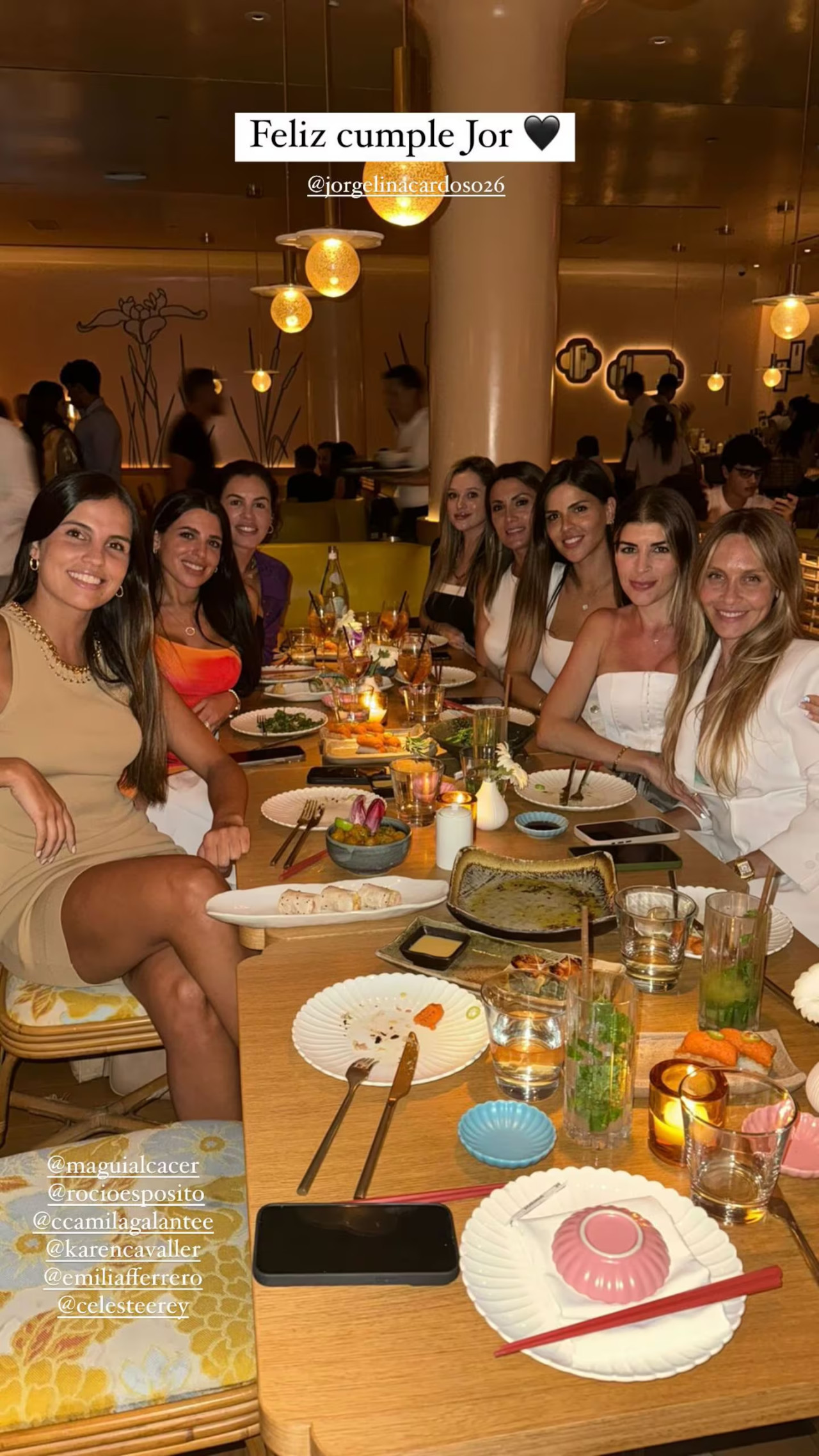 El festejo de cumpleaños de Jorgelina Cardozo con las mujeres de los jugadores de la Selección. Foto: Instagram.