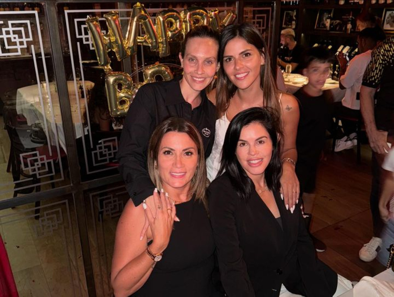 El festejo de cumpleaños de Jorgelina Cardozo con las mujeres de los jugadores de la Selección. Foto: Instagram.