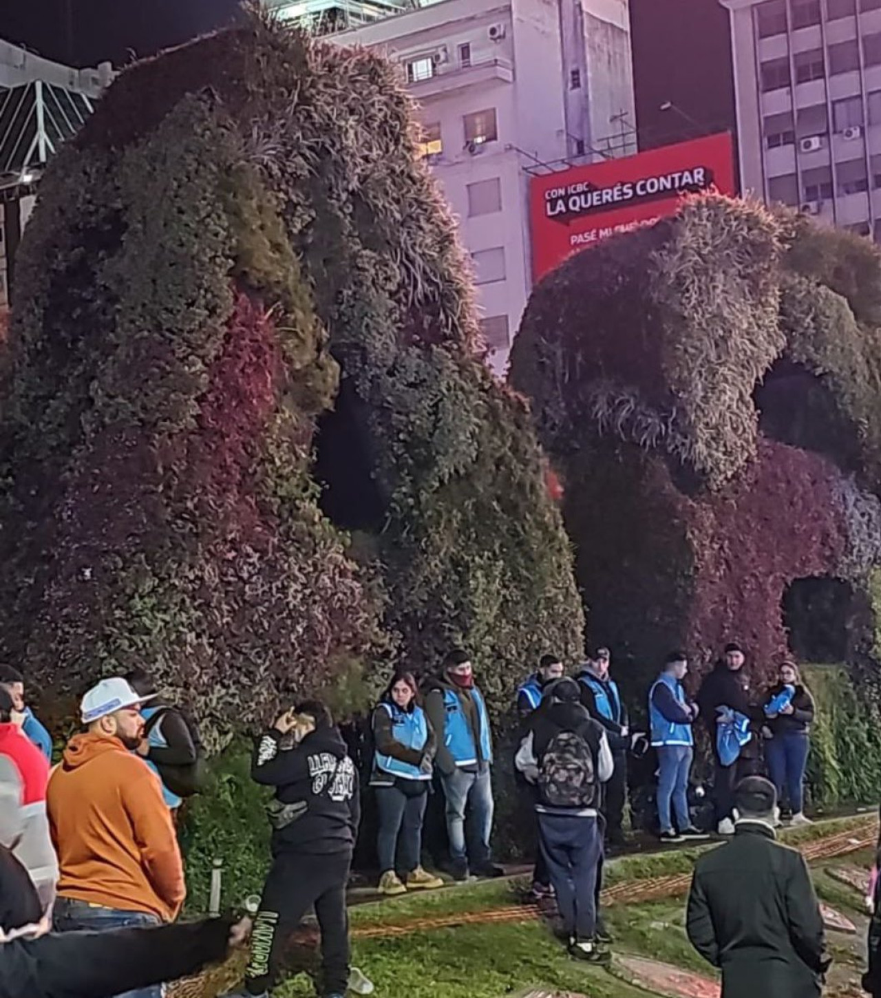 Murió un hincha argentino en el Obelisco.