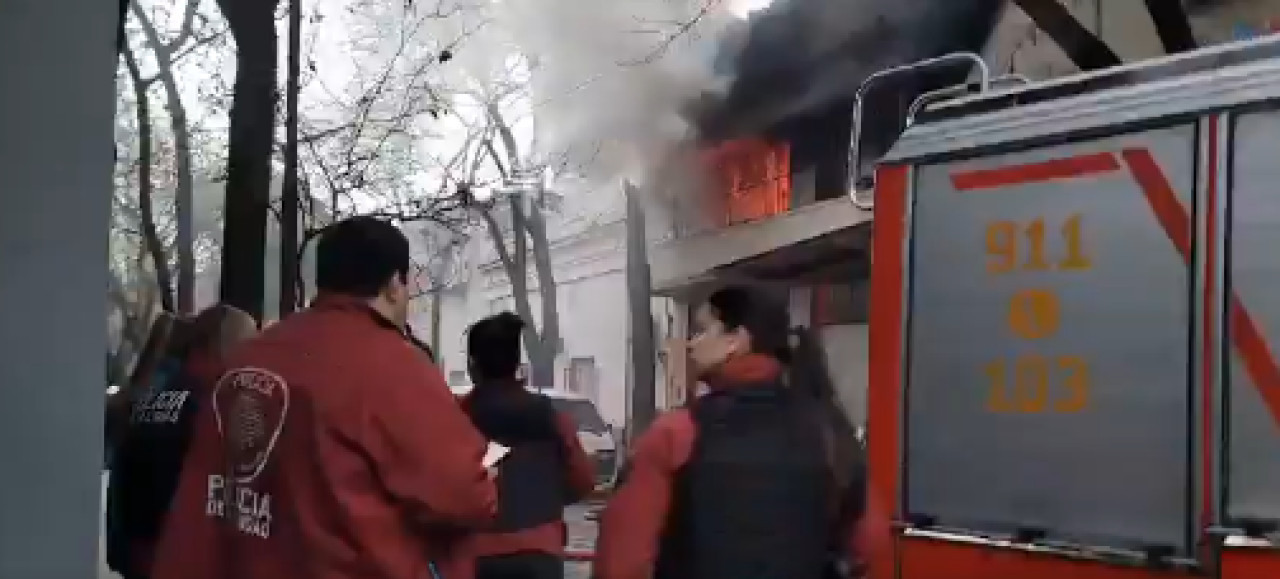 Incendio en Caballito. Foto: Captura de video X.