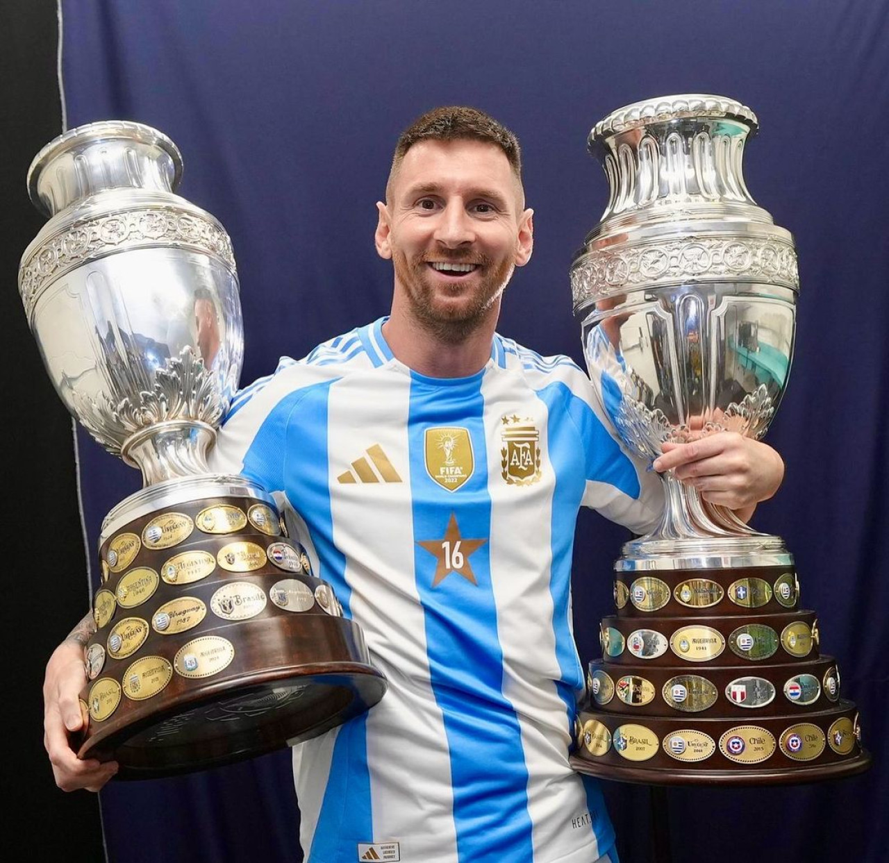 Lionel Messi con la Copa América 2021 y 2024. Foto: Instagram @leomessi