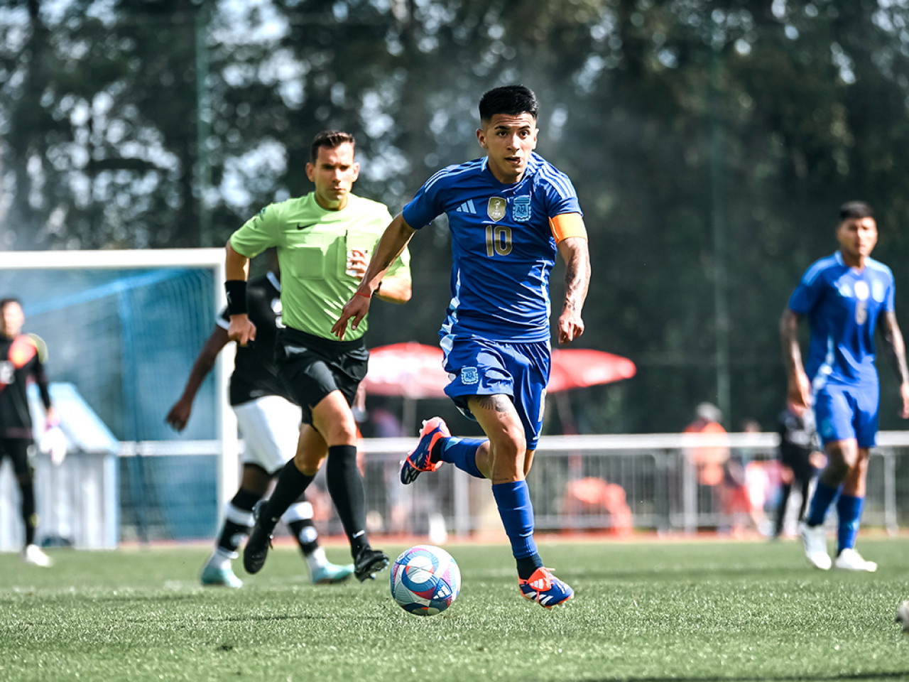 Thiago Almada con la Selección Argentina Sub 23. Foto: AFA.