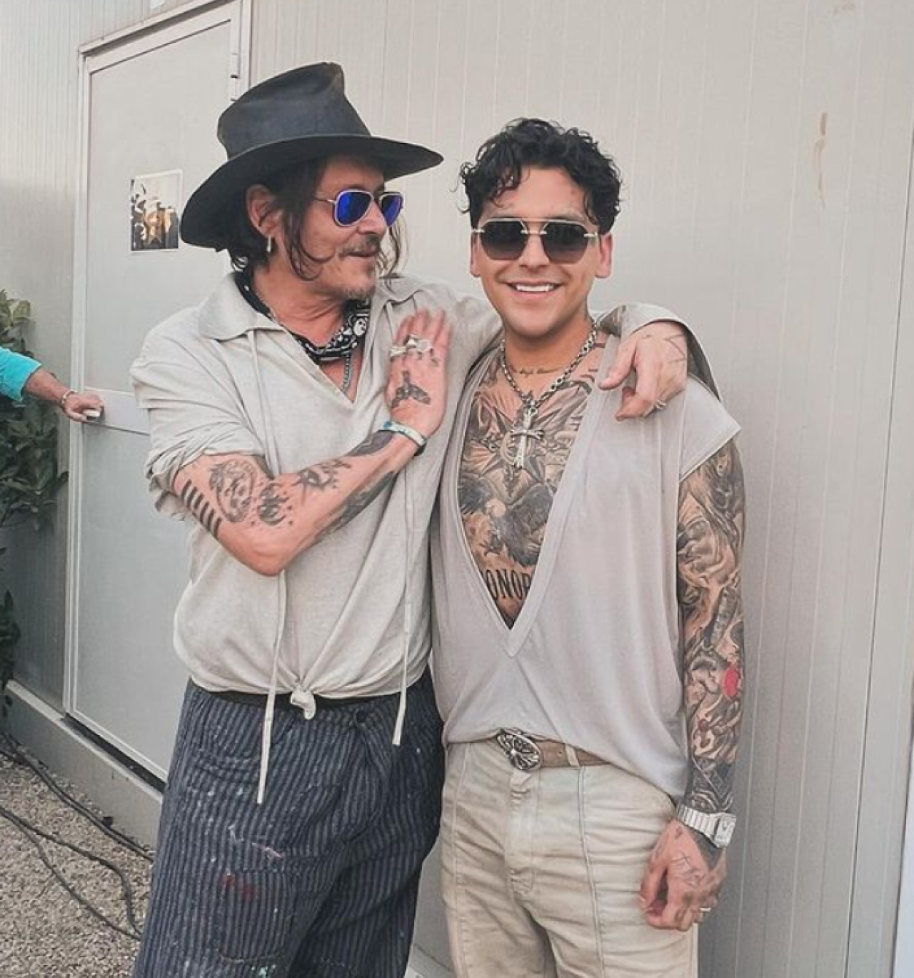 Johnny Depp y Christian Nodal. Fotos: Instagram/nodal