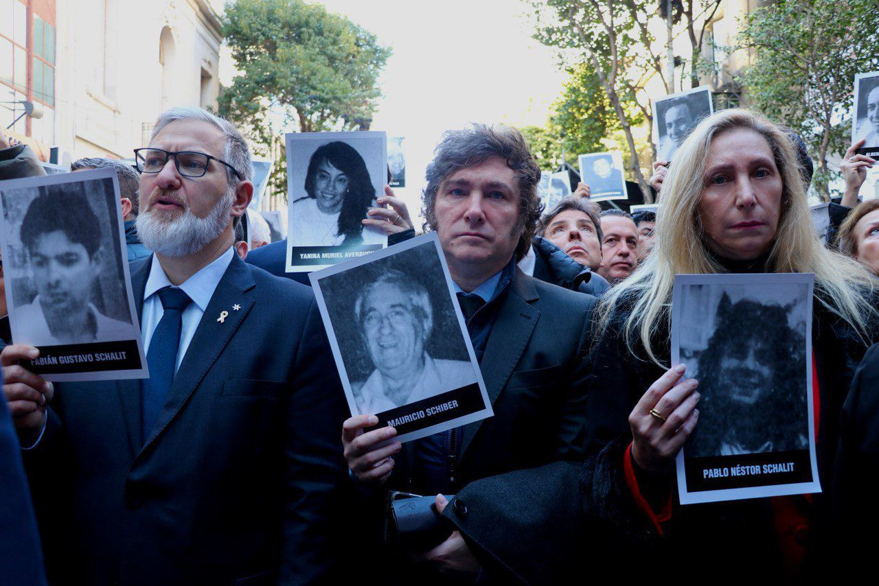 El Presidente Javier Milei participó en el acto por el 30° aniversario del atentado a la AMIA. Foto: Presidencia.