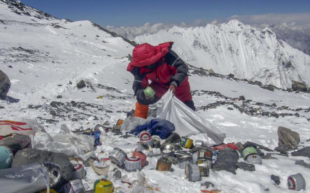 Toneladas basura congelada en el Monte Everest. Foto: X