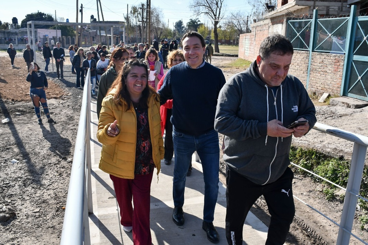 Un nuevo puente peatonal une Florencio Varela y Quilmes.