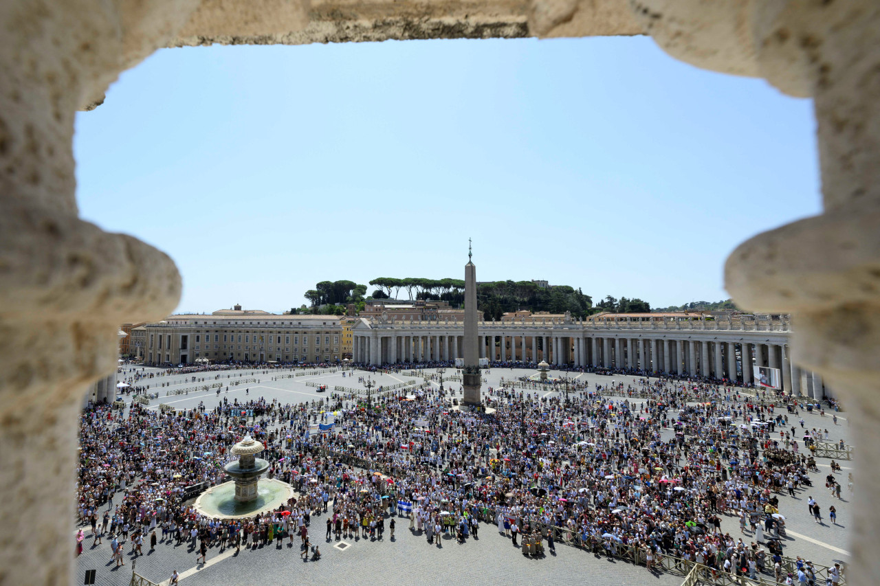 Miles de fieles reunidos en el Vaticano. Foto: Reuters.