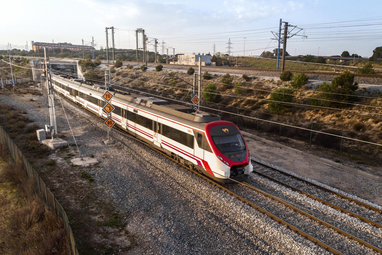 Tren, transporte. Foto Freepik.