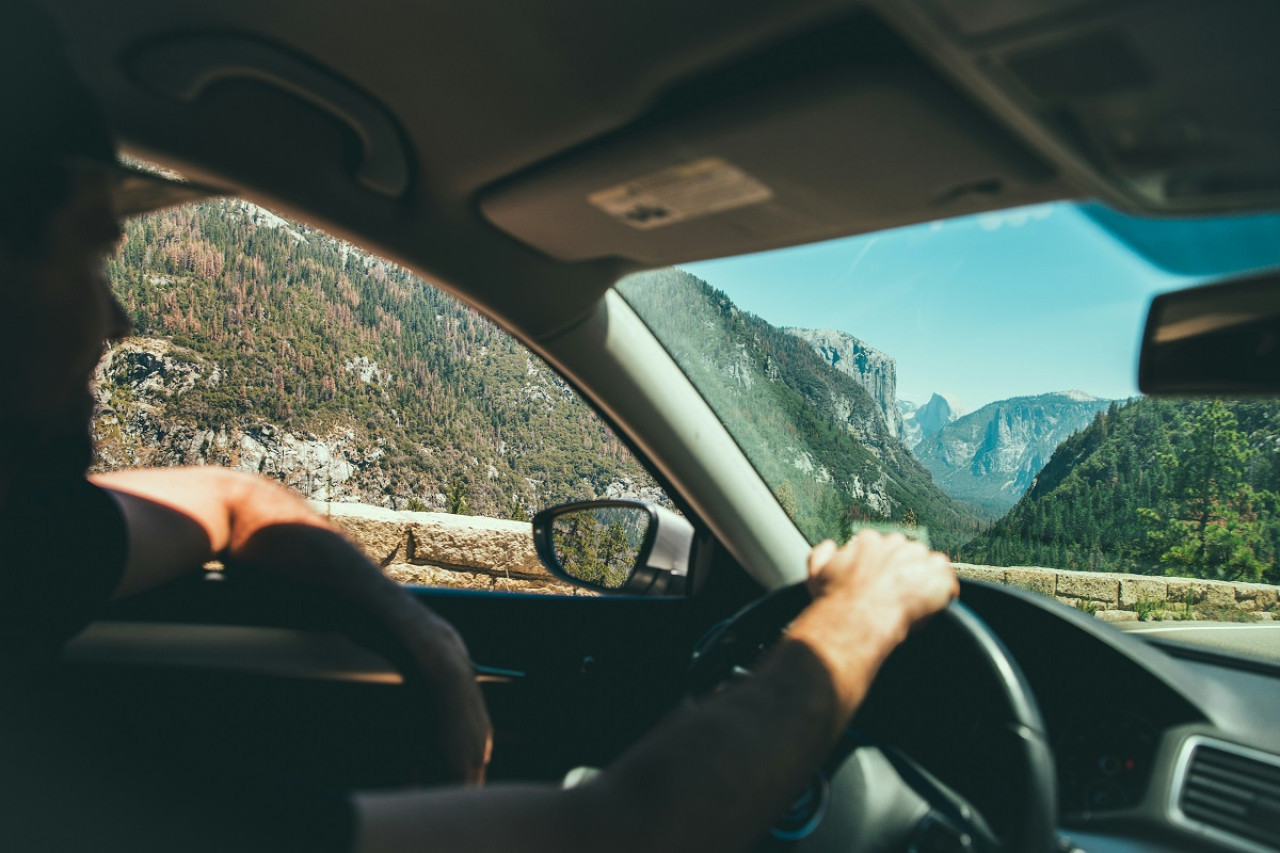 Autos; conducir; manejar. Foto: Unsplash.