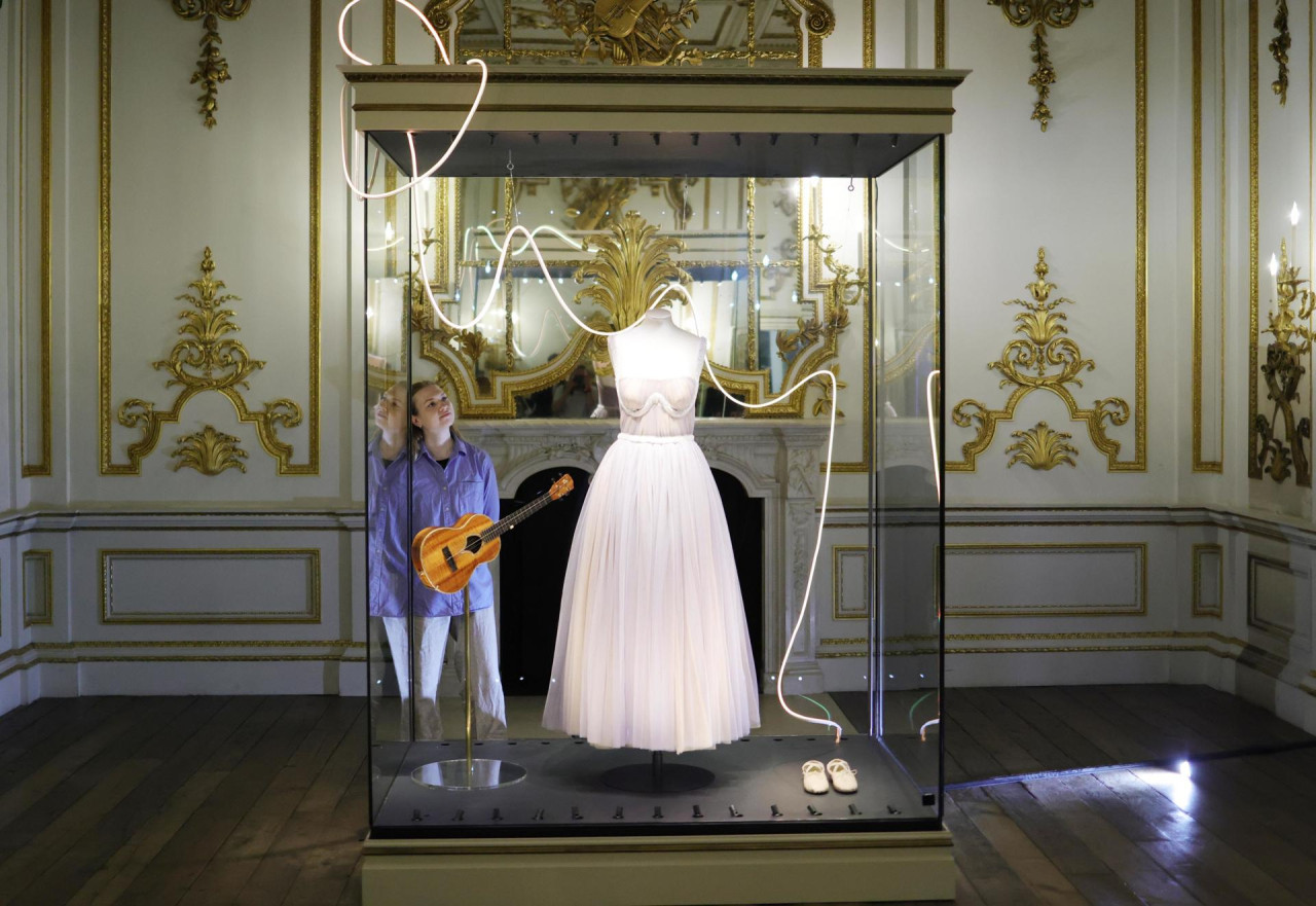 La vestimenta de la carrera de Taylor Swift, en el museo V&A. Foto: EFE.