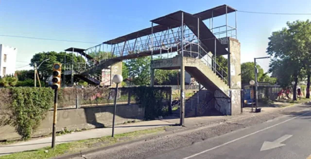 Puente desde donde intentó suicidarse. Foto: NA.