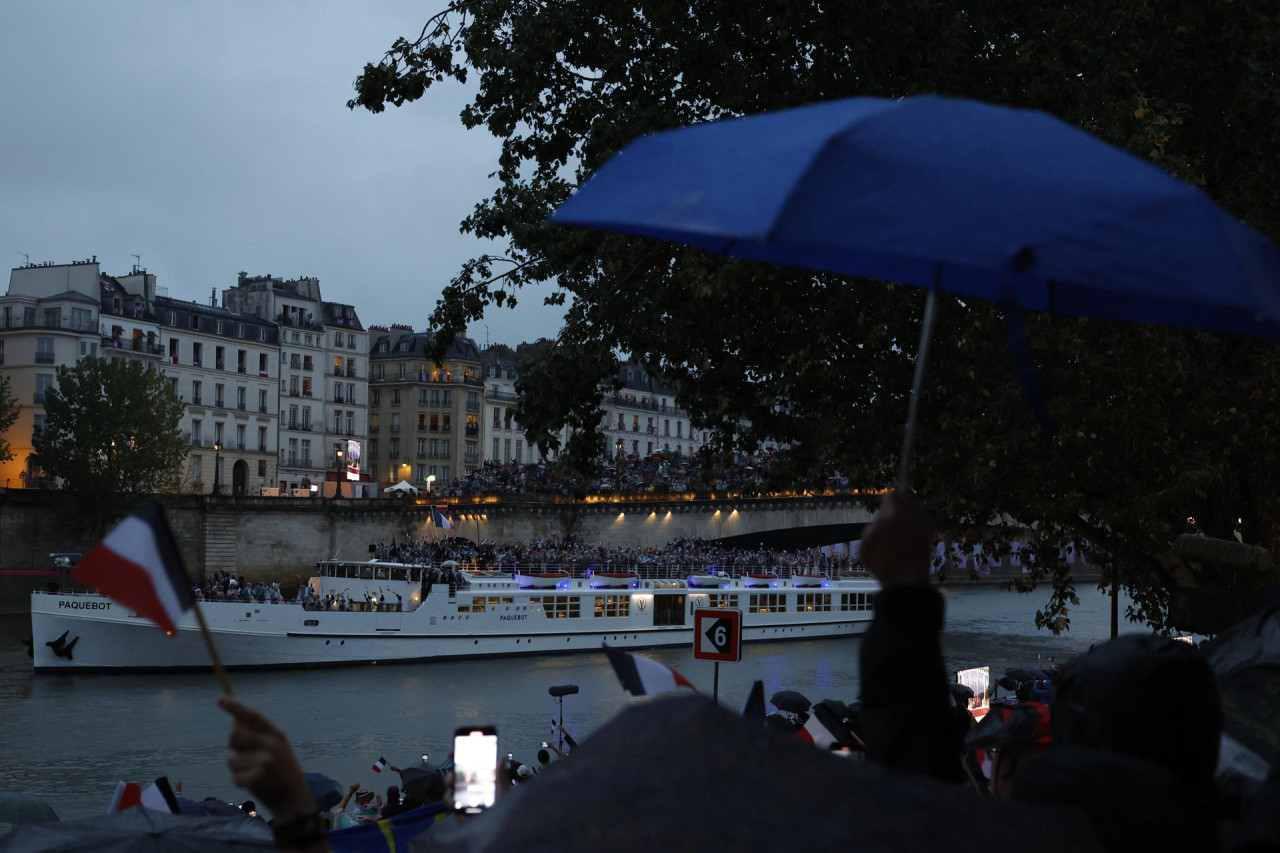 Complicaciones en el río Sena en París. Foto: EFE.