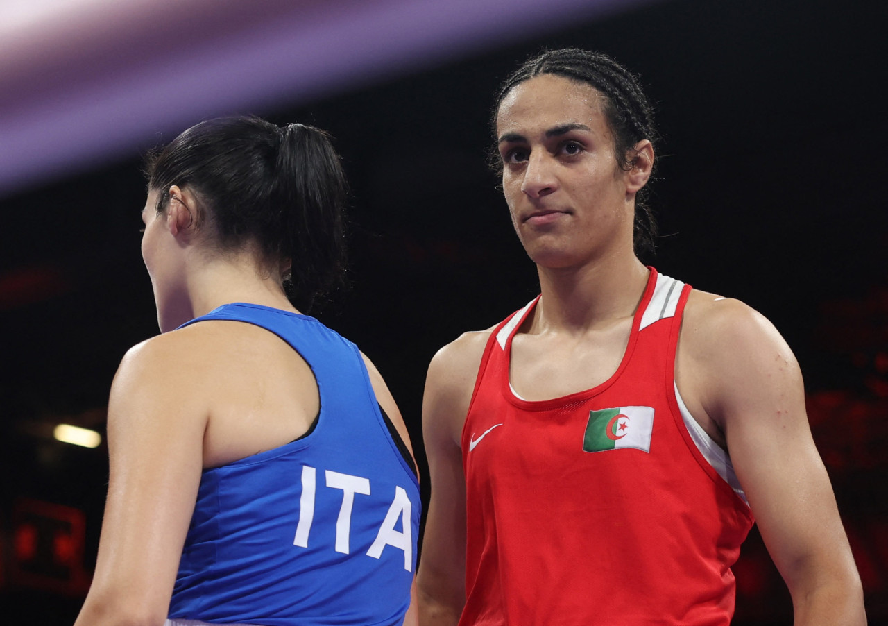 Imane Khelif derrotó a Ángela Carin y desató la polémica. Foto: Reuters.