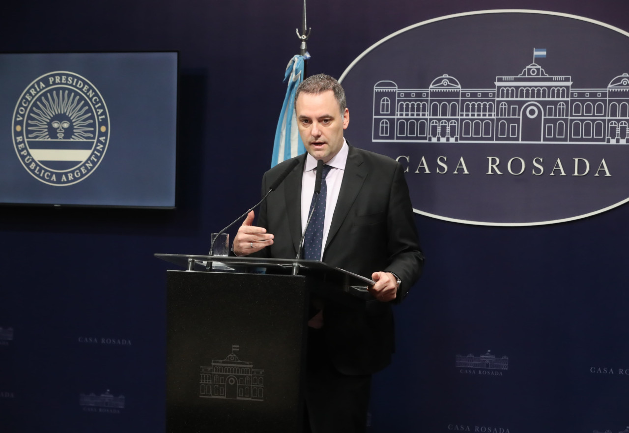 Conferencia de prensa de Manuel Adorni. Foto: Presidencia.