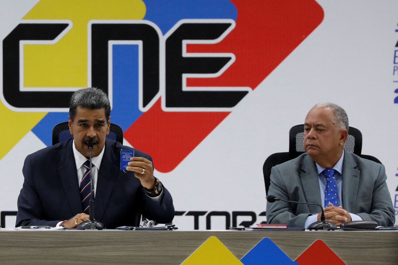 Nicolás Maduro y Elvis Amoroso, presidente del CNE de Venezuela. Foto: Reuters.