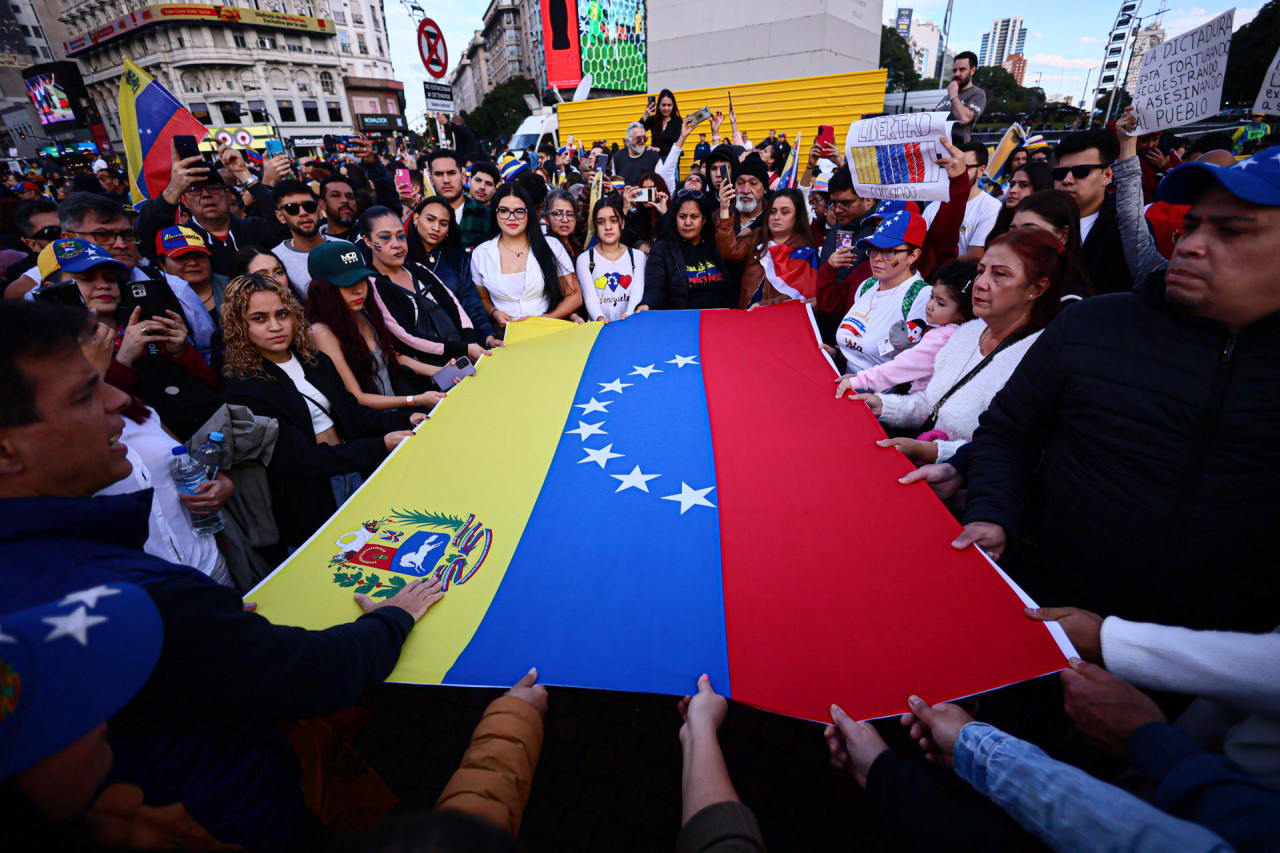 Venezolanos en Argentina protestan contra el resultado de las elecciones. Foto: EFE