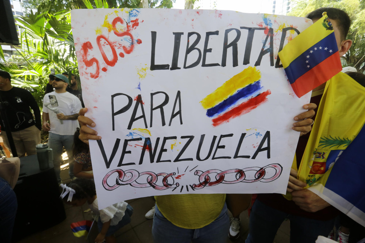 Venezolanos en Panamá protestan contra el resultado de las elecciones. Foto: EFE