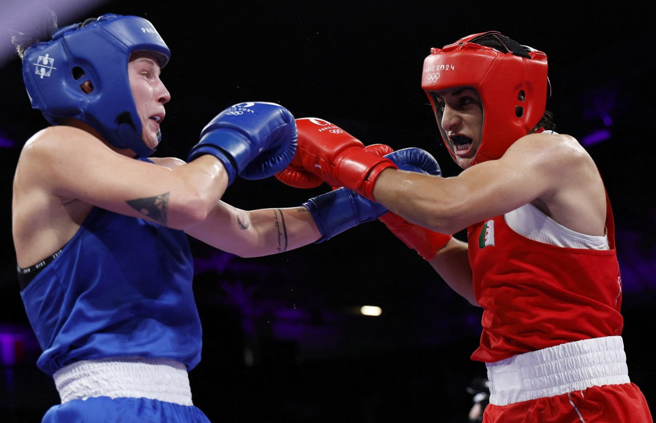 Combate entre Anna Luca Hamori y Amine Khelif; París 2024. Foto: Reuters.