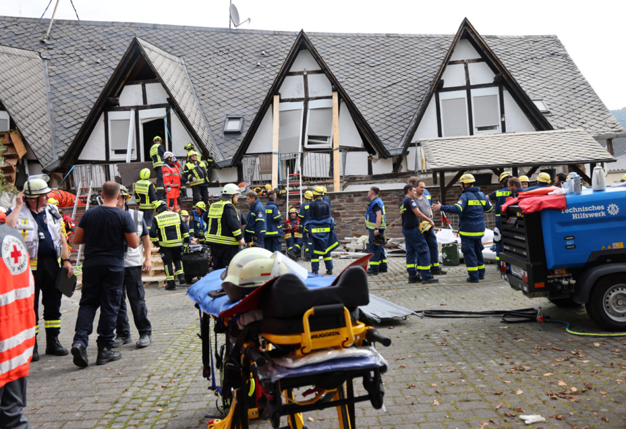 Dos muertos y al menos siete heridos por el derrumbe del hotel en Kröv. Foto: Reuters.