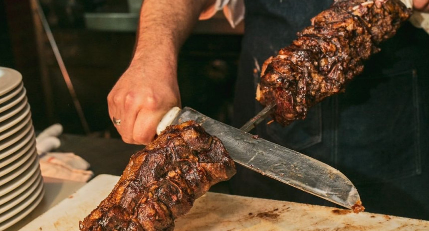 Top 5 de los mejores tenedores libres para comer en Buenos Aires, según la <b>inteligencia artificial</b> thumbnail