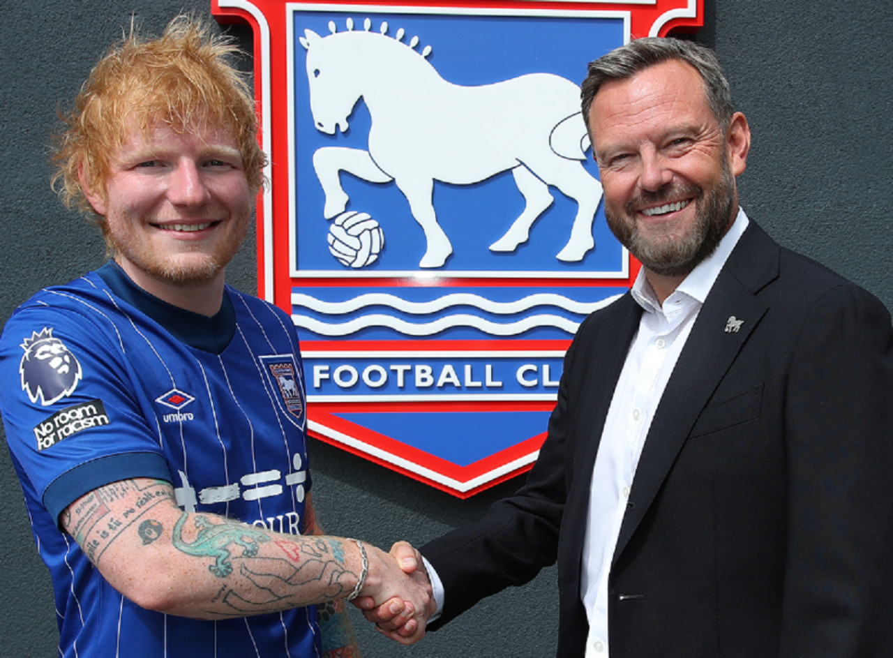 Ed Sheeran es hincha fanático del Ipswich Town. Foto: Instagram @teddysphotos