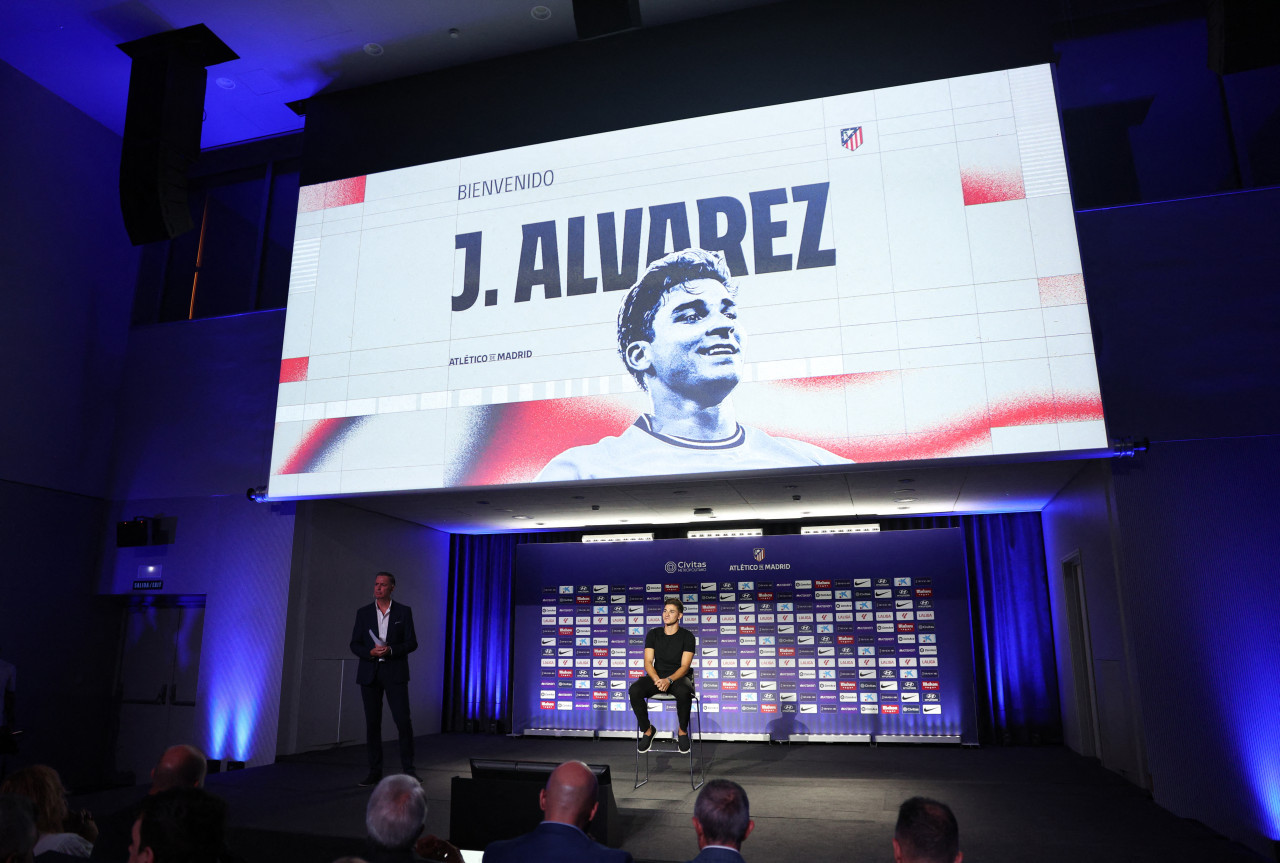 Presentación de Julián Álvarez en el Atlético de Madrid. Foto: REUTERS.