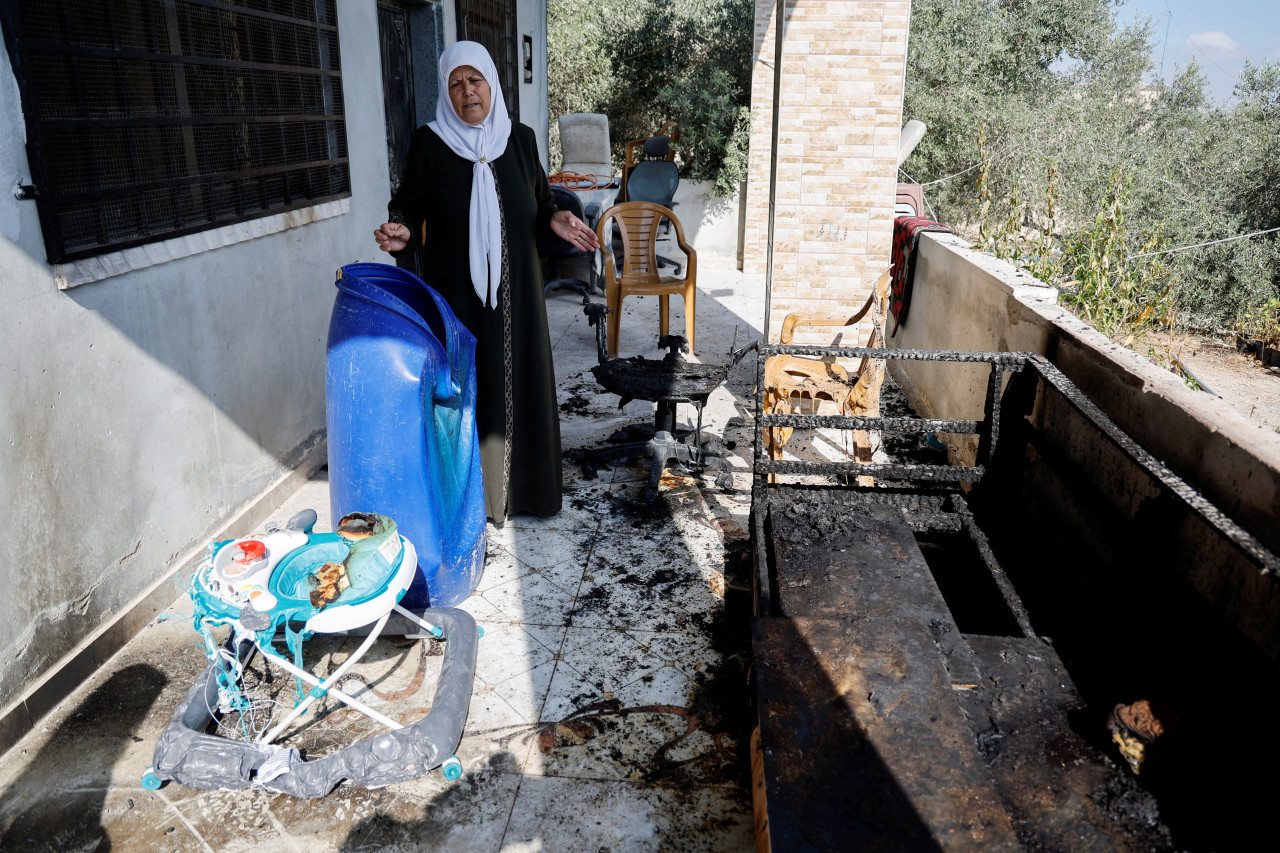 Consecuencias tras ataques de colonos judíos en Jit, aldea palestina de Cisjordania. Foto: Reuters.