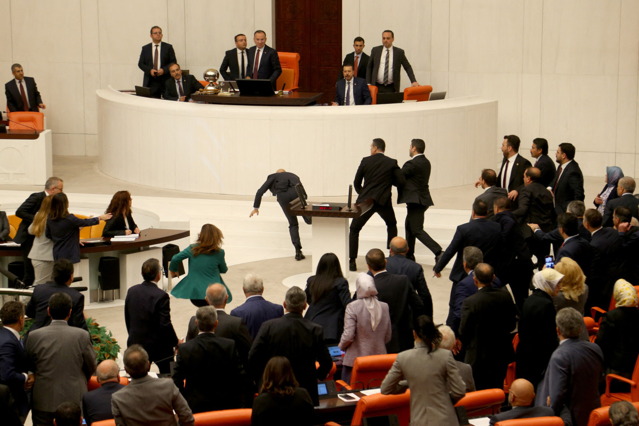 Incidentes en el Parlamento de Turquía. Foto: REUTERS.