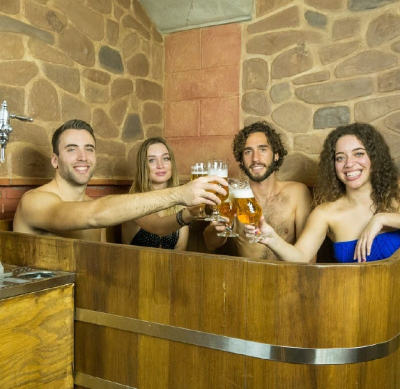 El "Beer Spa Alicante" donde se puede bañarse en cerveza. Foto: X.