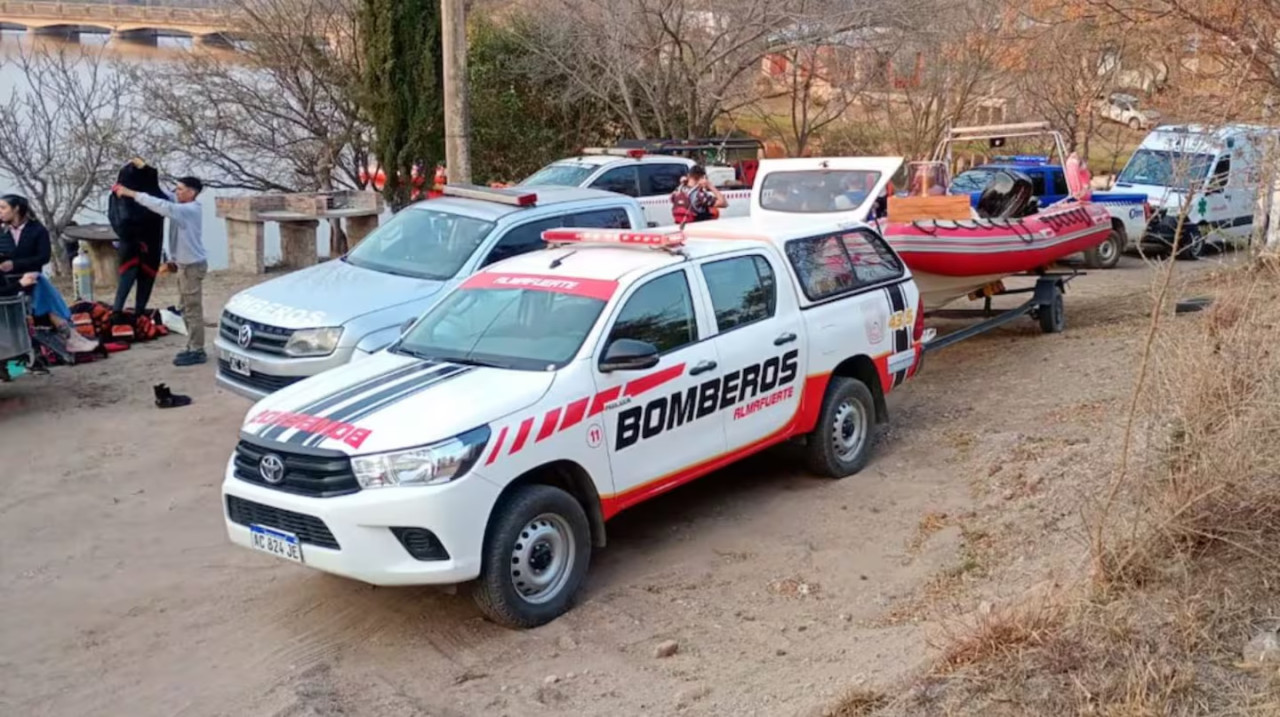 Un padre murió ahogado mientras navegaba con su hija. Foto: La Voz