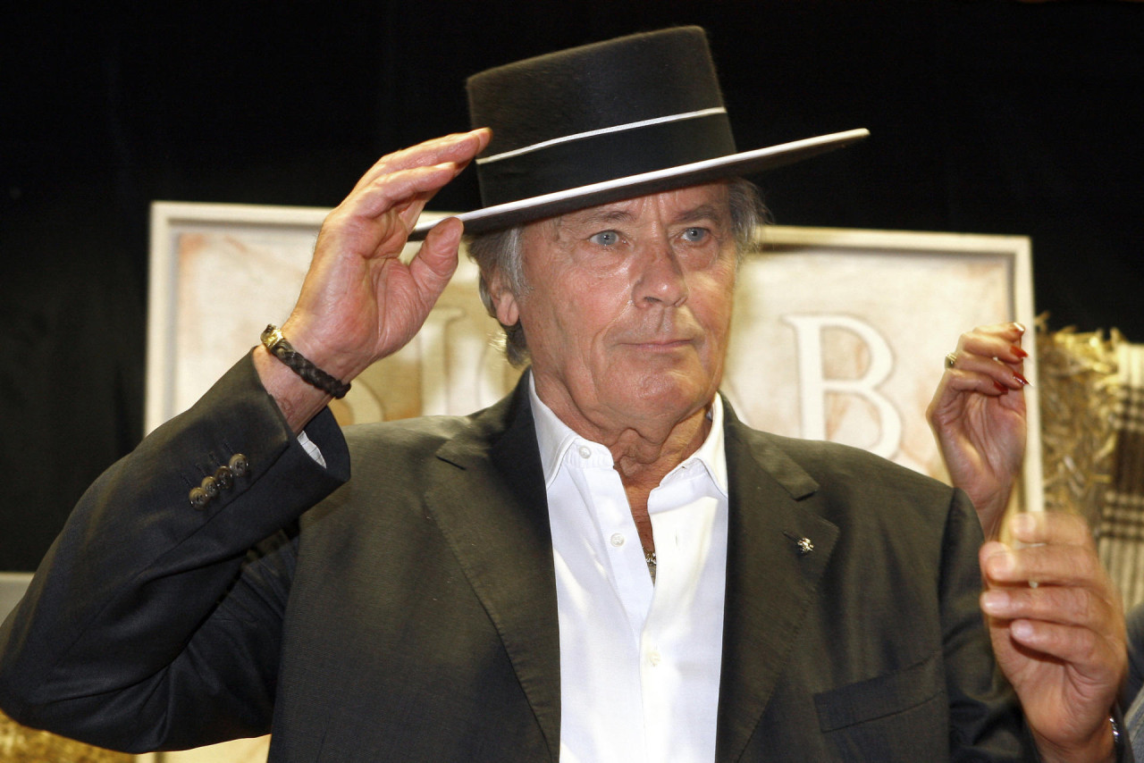 Fotografía de archivo, tomada el 26/11/2011 en Sevilla, del actor Alain Delon. EFE