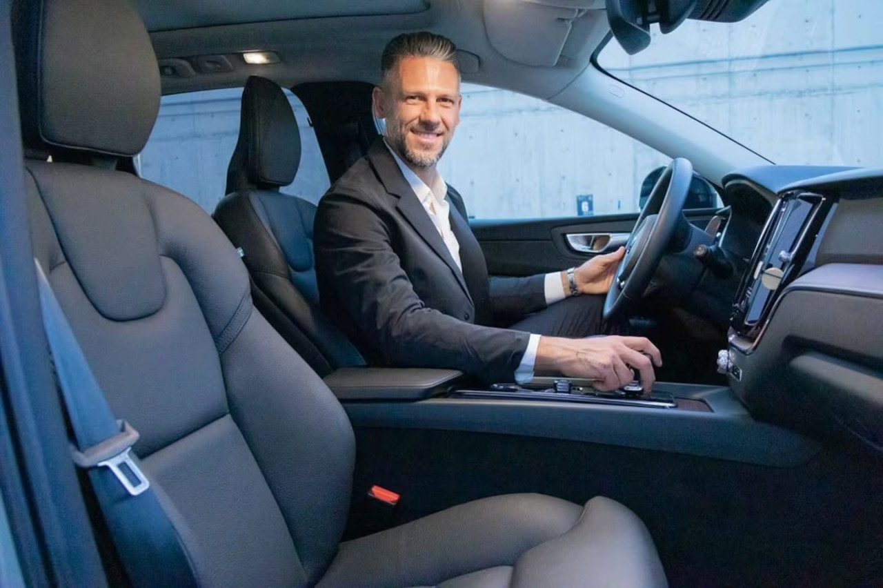 Martín Demichelis y su nuevo auto eléctrico. Foto: Instagram @volvocarmexico