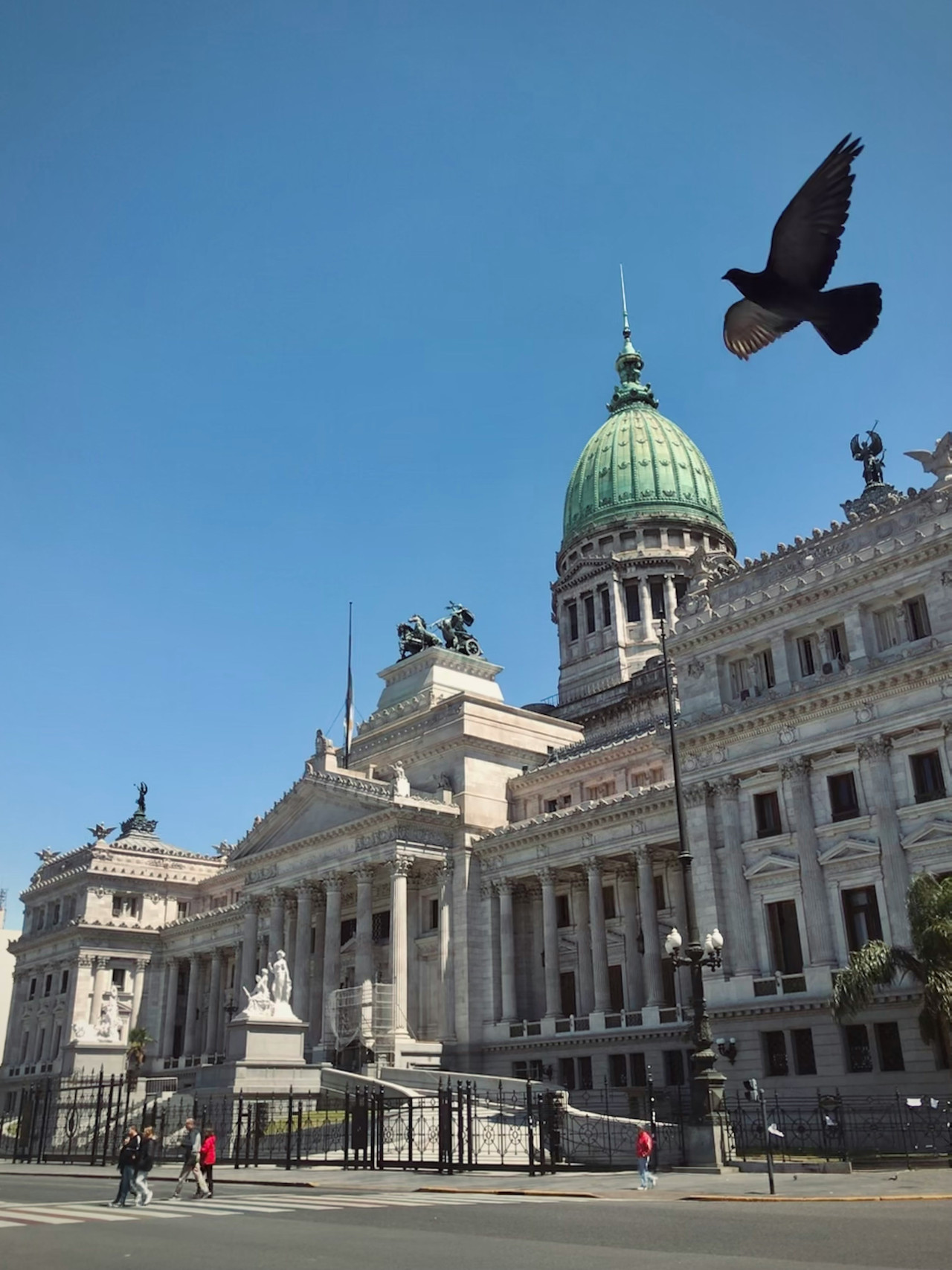 Buenos AIres y el trasfondo religioso de su nombre. Foto: Usplash