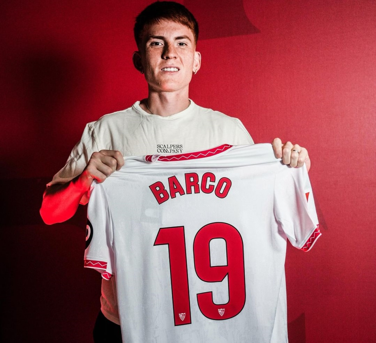 Valentín Barco llegó al Sevilla. Foto: Instagram @sevillafc