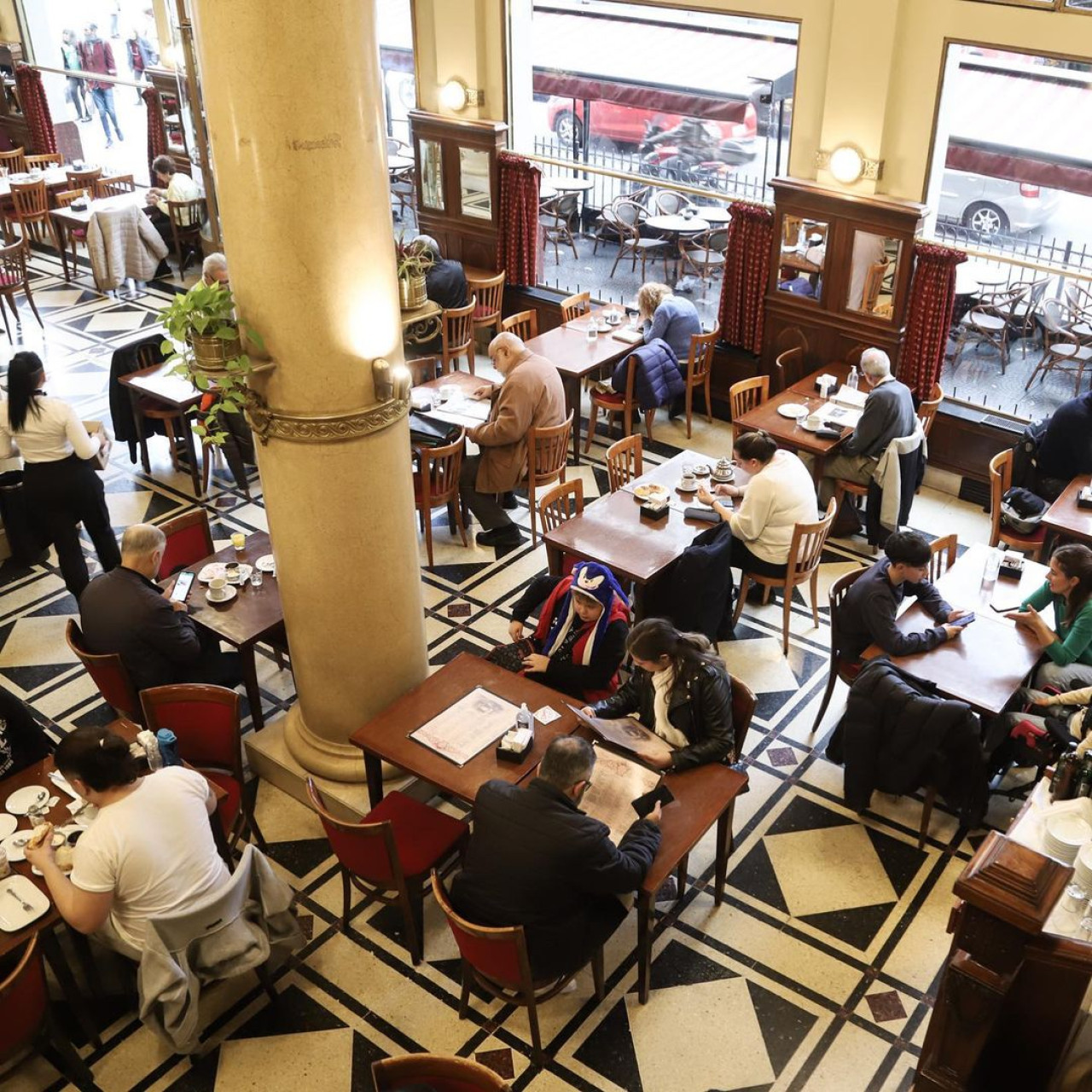 Las Violetas, bar notable de la Ciudad de Buenos Aires