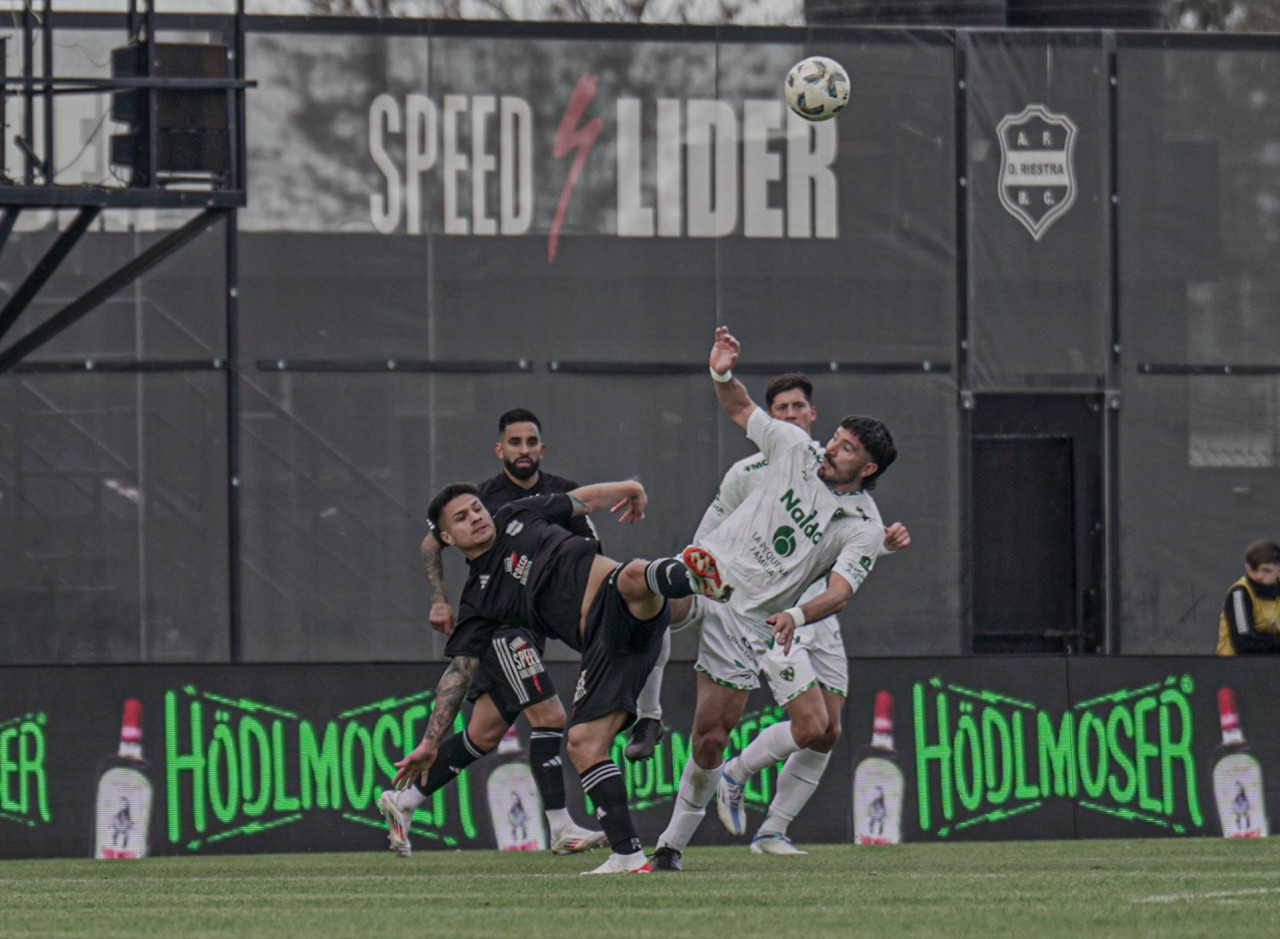 Riestra vs Sarmiento. Foto: X @CASarmientoOf