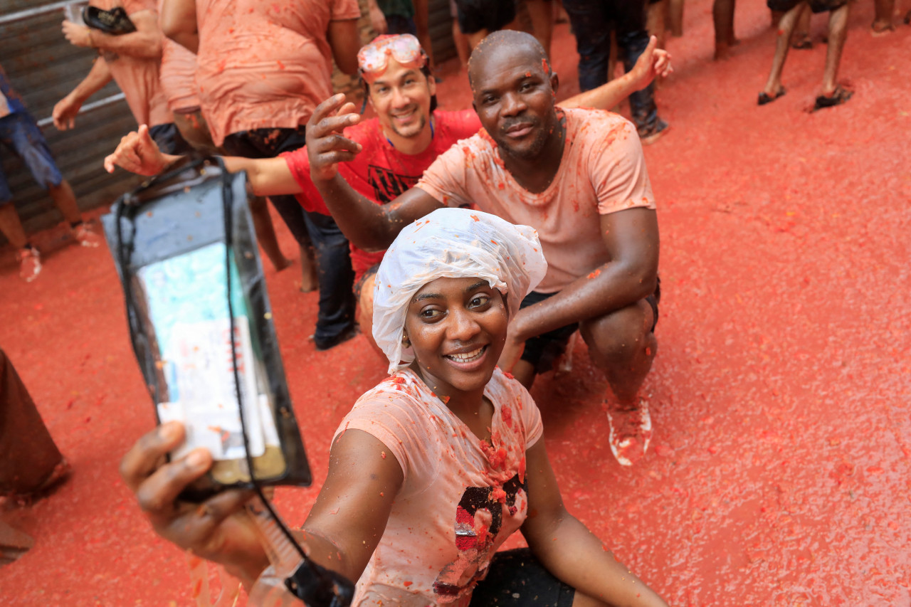 Tomatina en Buñol, el evento que aglutina a miles de personas. Foto: Reuters.