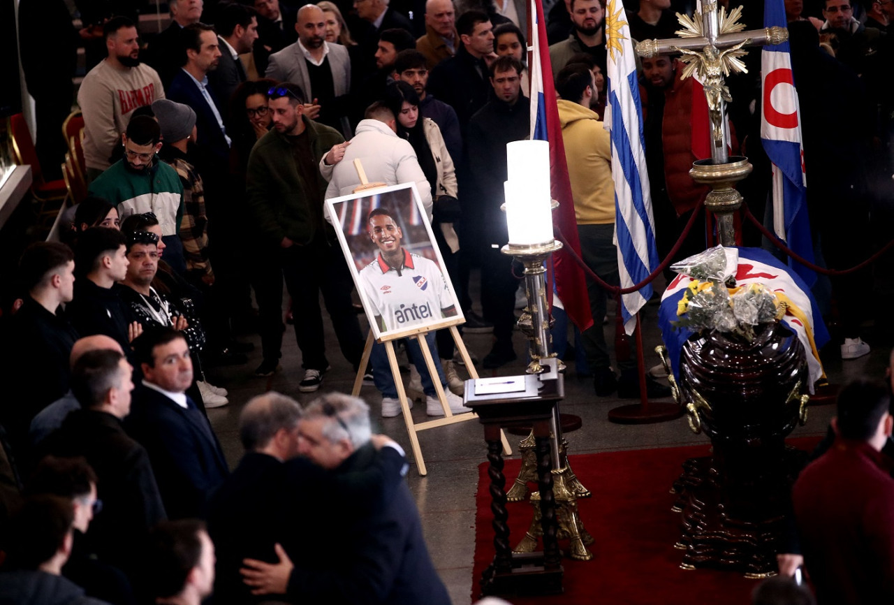 Velatorio de Juan Izquierdo en Uruguay. Foto: Reuters