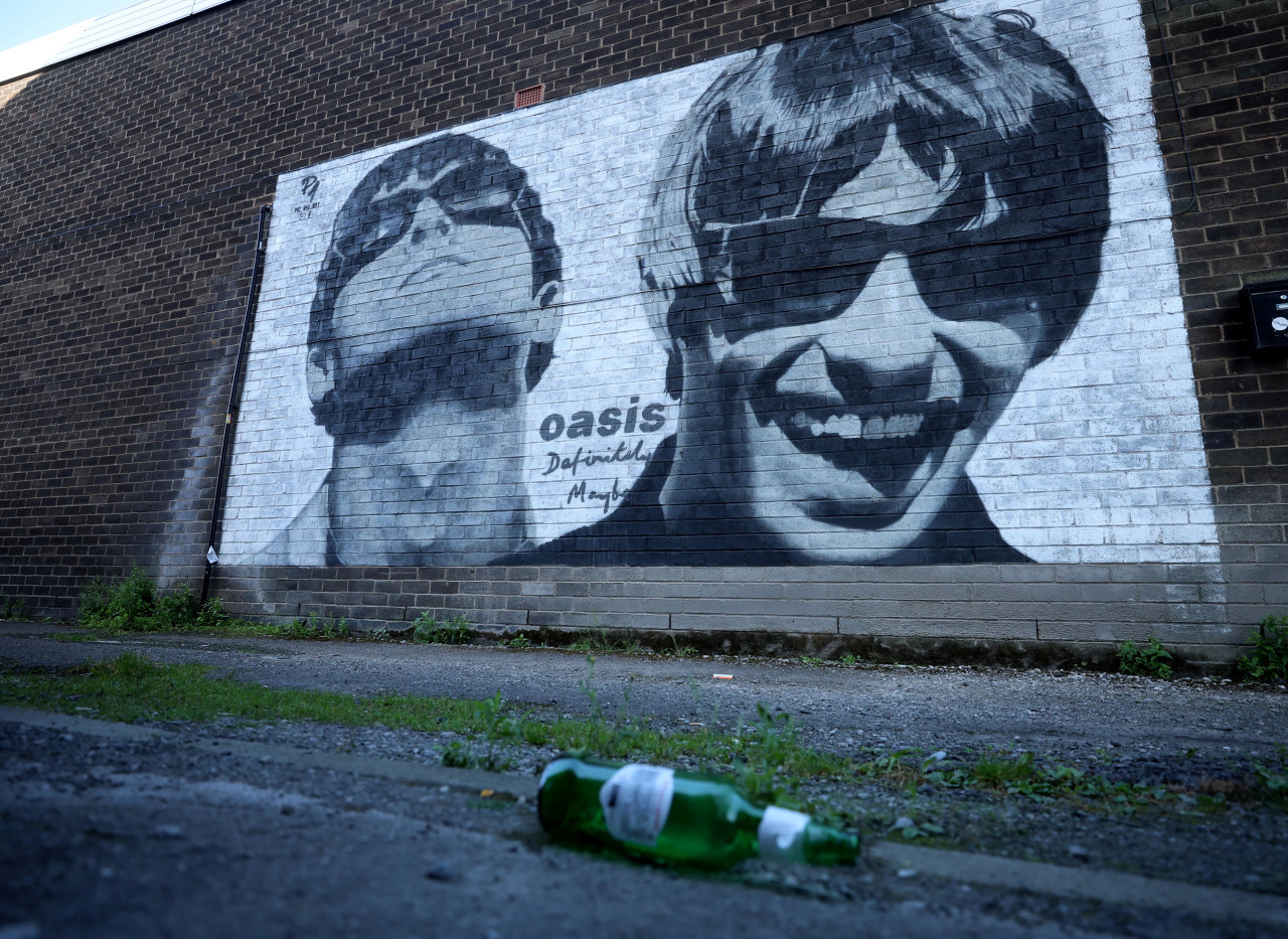 Mural de Oasis en Manchester. Foto: REUTERS.