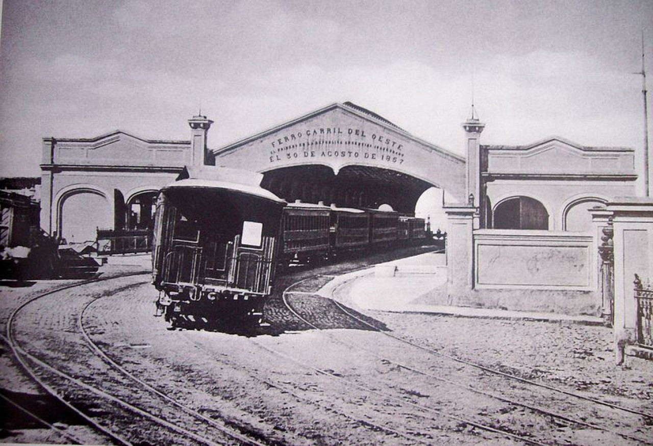 Entrada a la estación del Parque