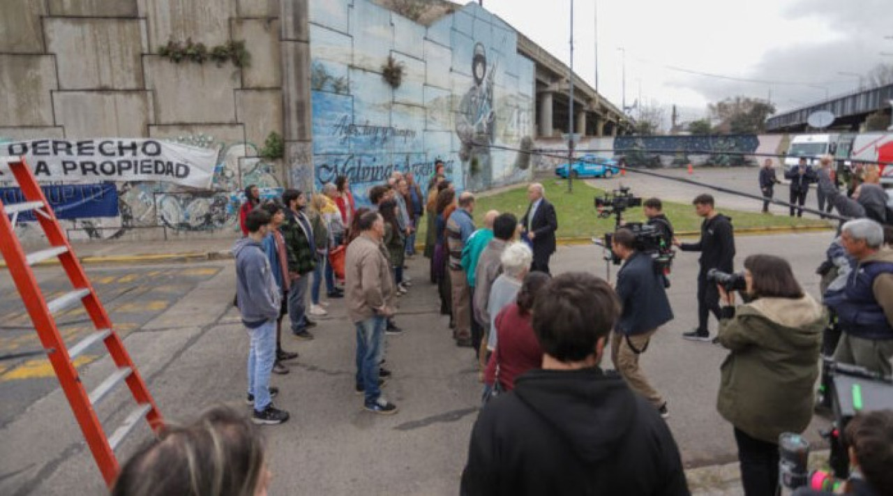 Graban una película de Netflix en Lanús. Foto: X