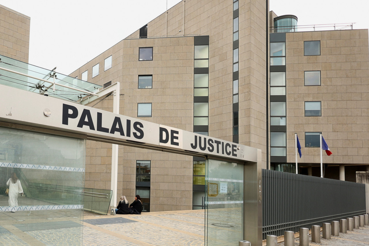 Palacio de Justicia de Avignon, en Francia, donde se lleva adelante el juicio contra Dominique Pelicot y otros 50 hombres acusados de violar y drogar a Gisele Pelicot. Foto: REUTERS/Manon Cruz